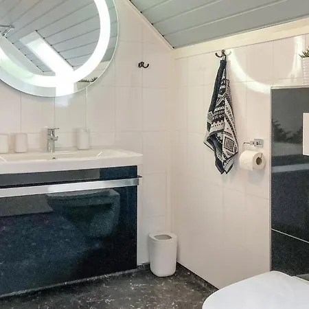 4 Bedroom Cozy In 度假居