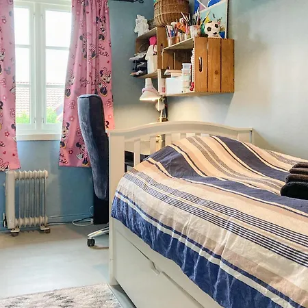 4 Bedroom Cozy In 度假居 斯图尔